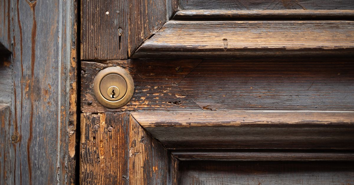 front door lock key — New Smyrna Beach Locksmith